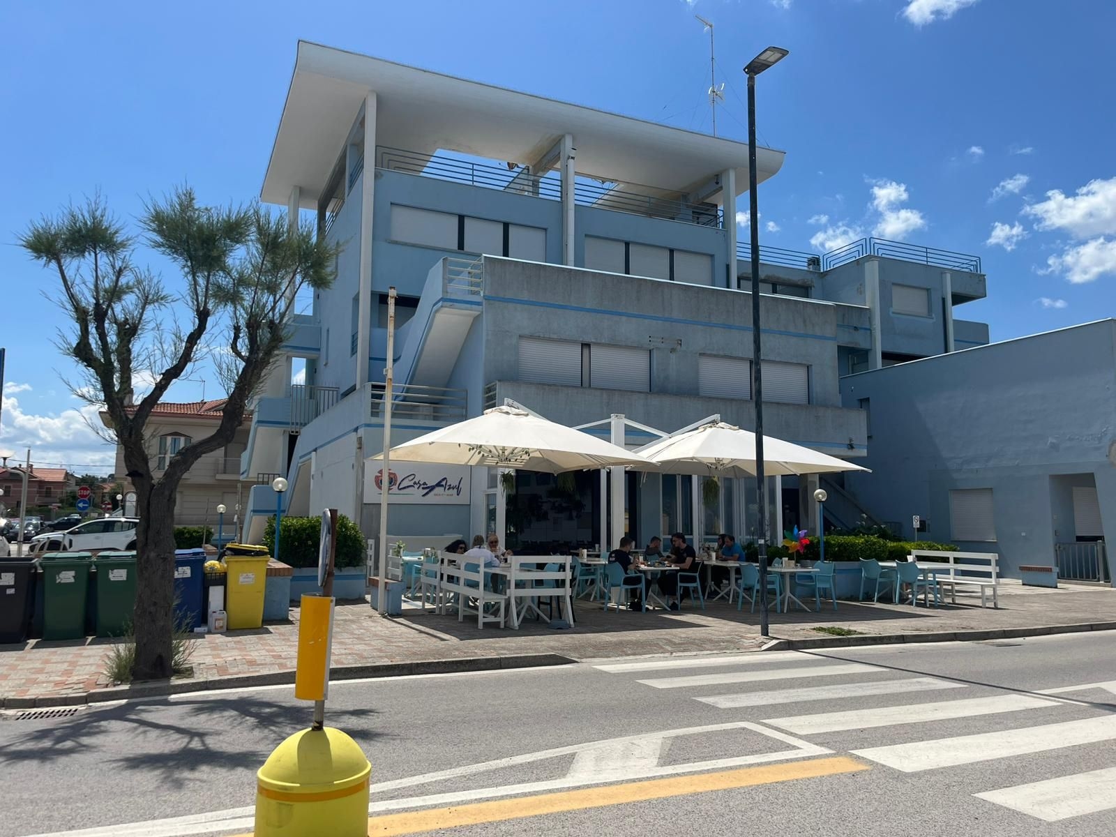 Mini con terrazza fronte mare