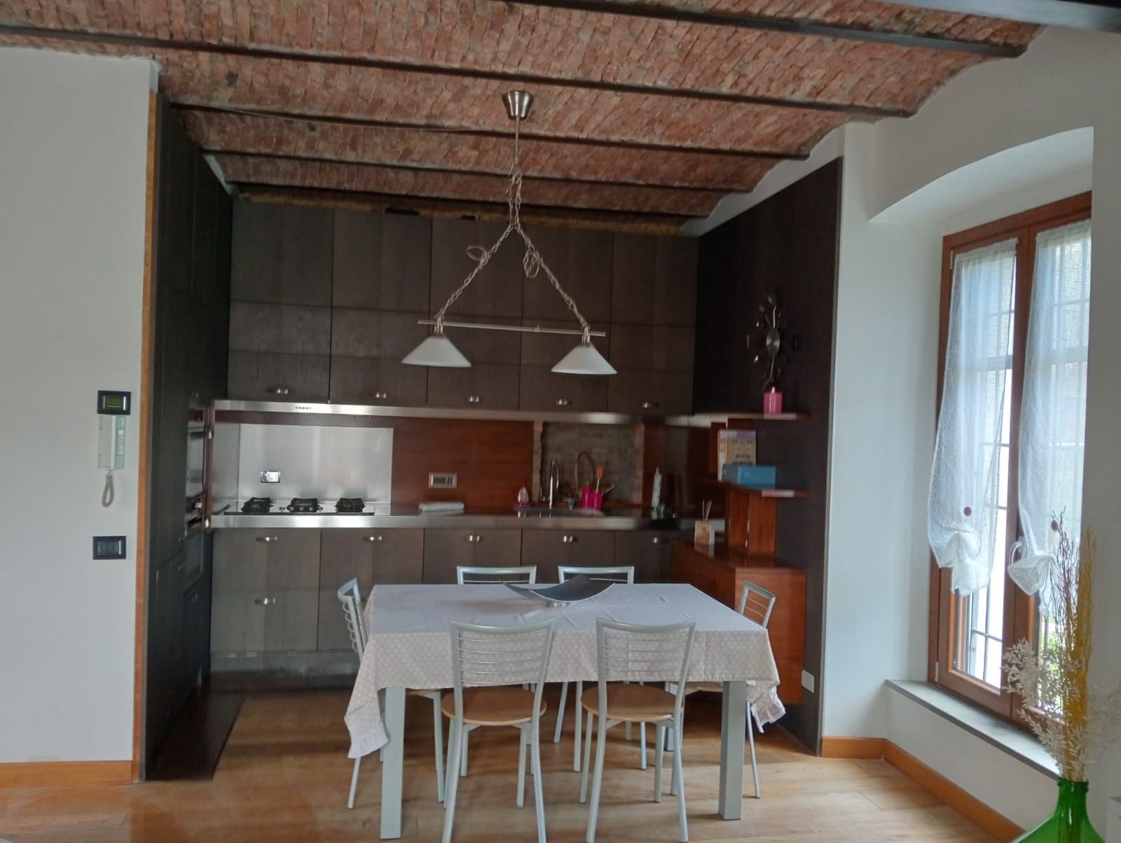 Oasi moderna vicino al lago