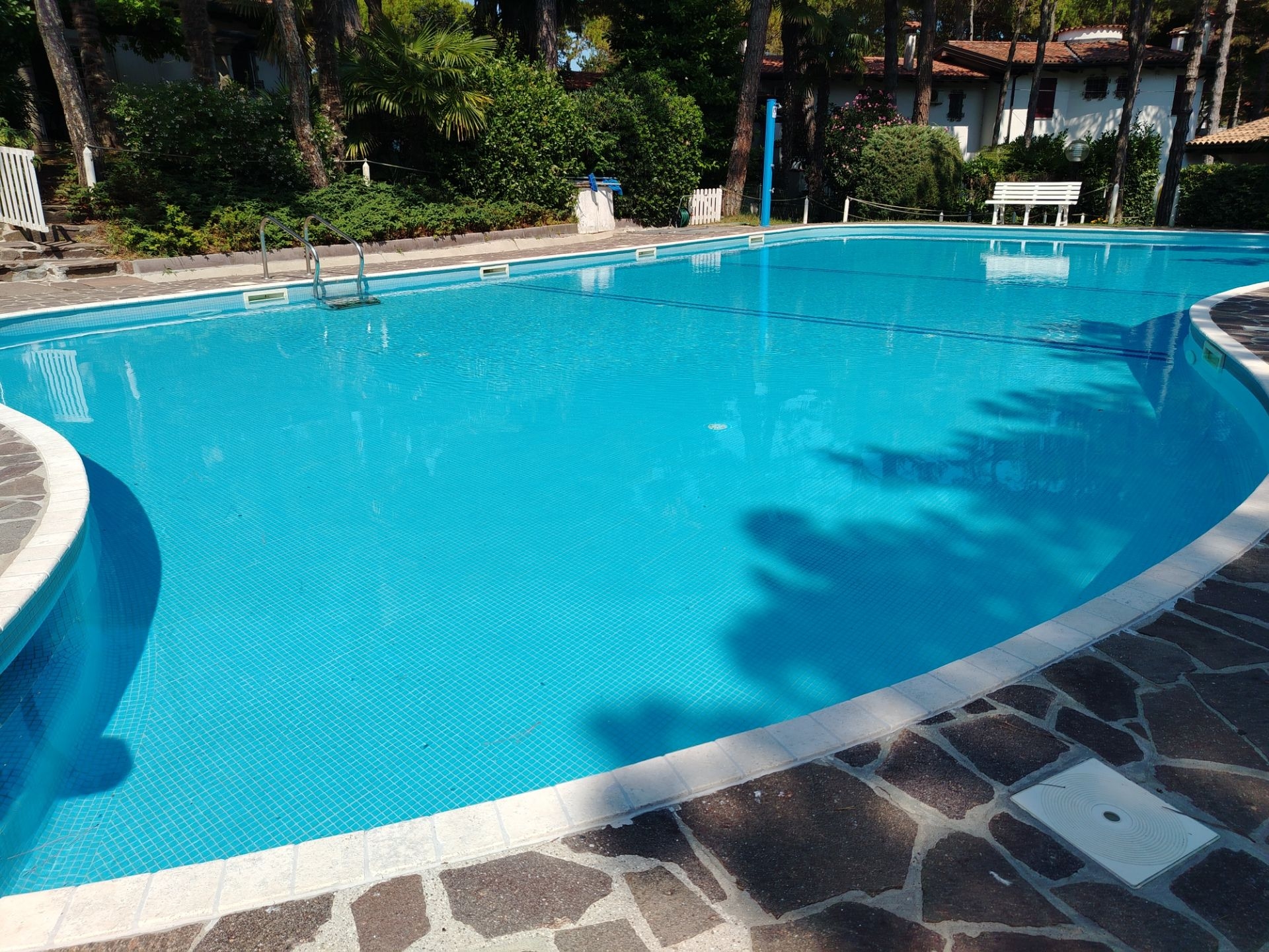 Villetta con piscina a due passi dal mare