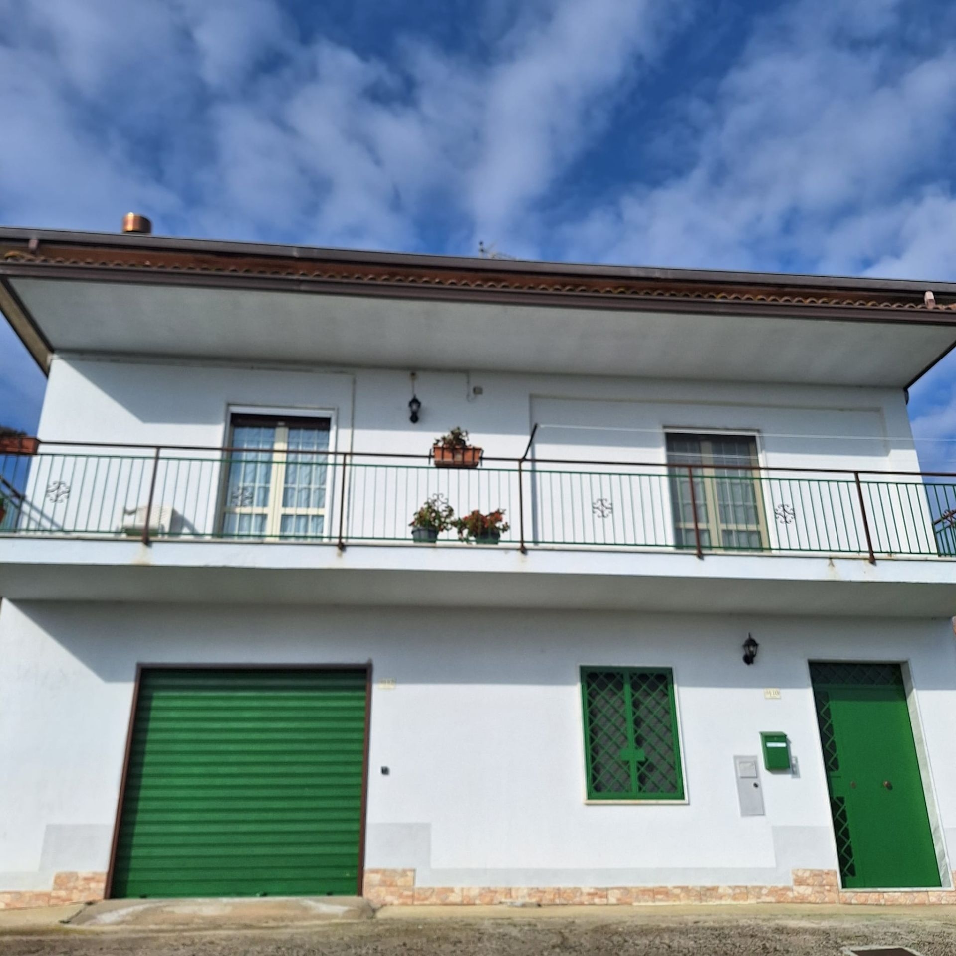 VENDO CASA INDIPENDENTE A POCHI PASSI DA APOLLOSA.  
