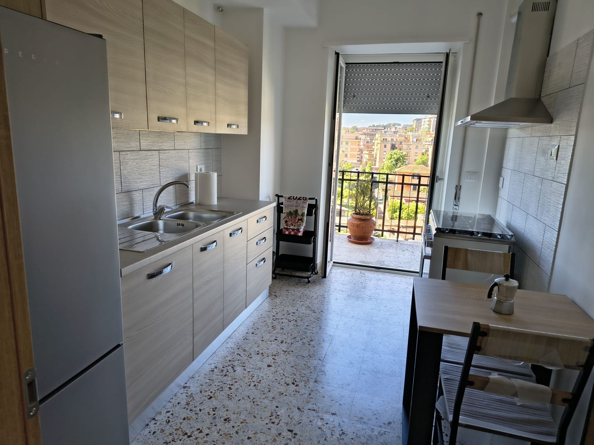 Luminosa casa con balcone in zona Portuense