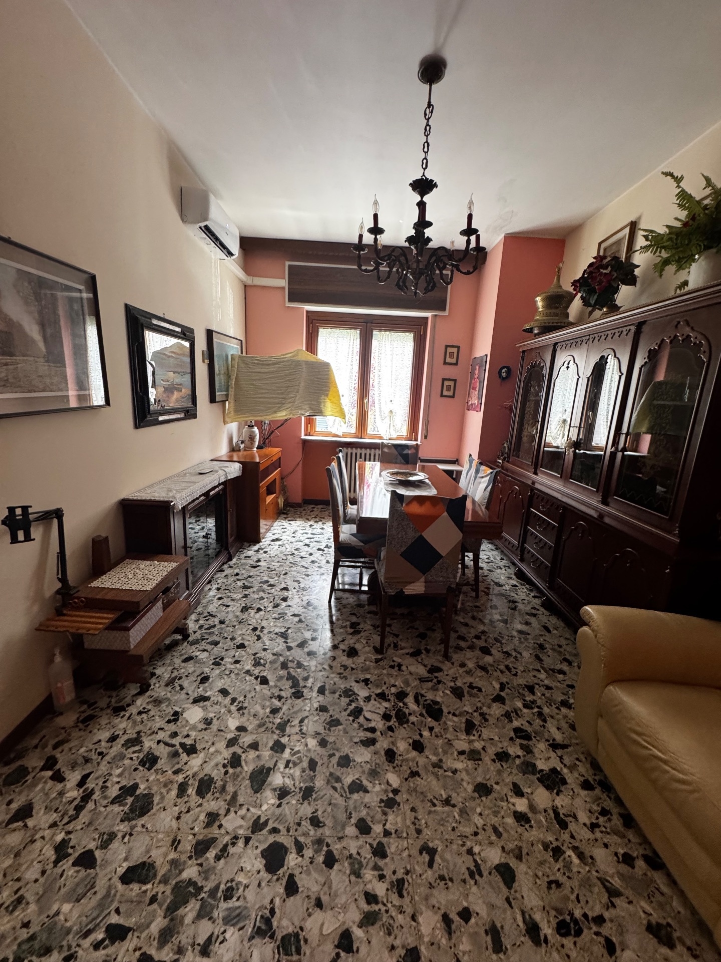 Elegante appartamento arredato a Milano.