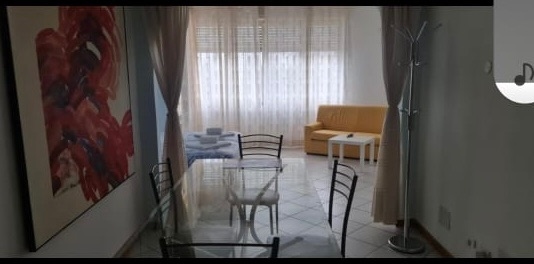 Elegante trilocale con balcone a Borgo Milano