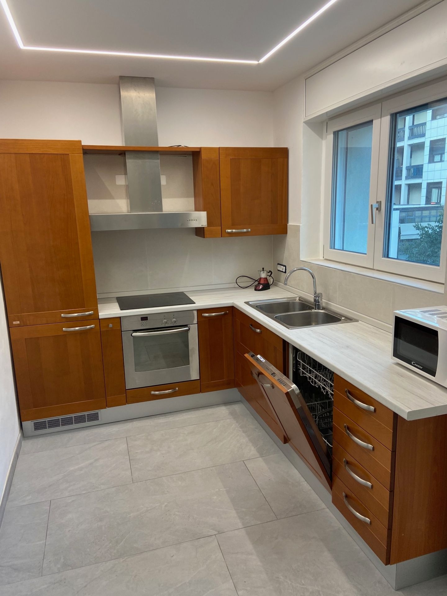 Stanza singola tranquilla con tende oscuranti