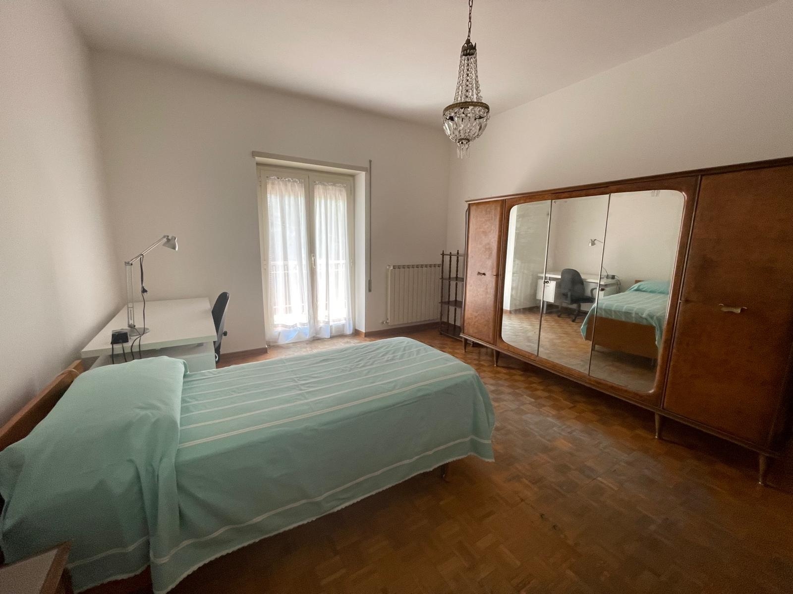 Spaziosa stanza singola con balcone