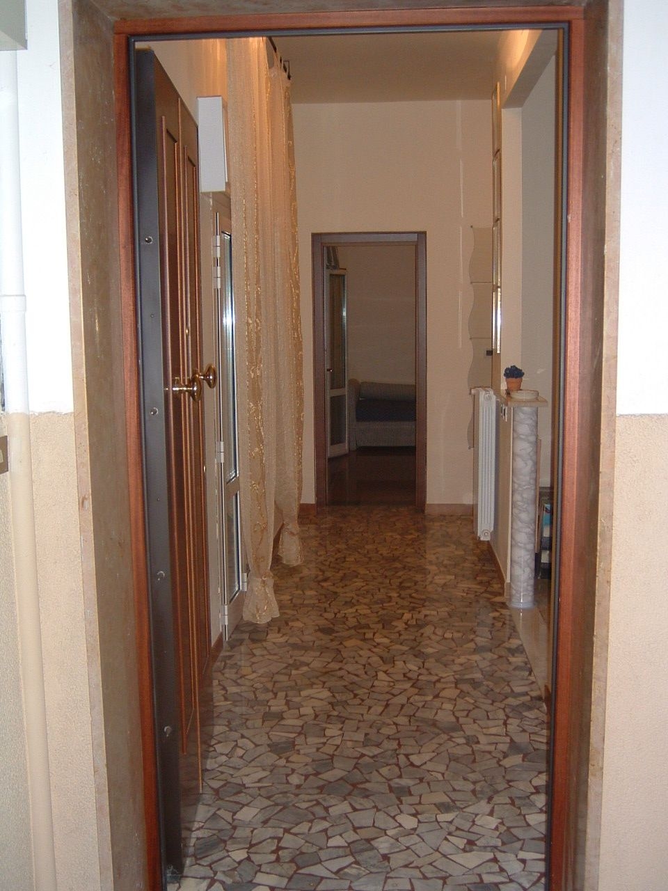 Luminoso appartamento arredato in centro a Bologna. Ideale per studenti universitari. 