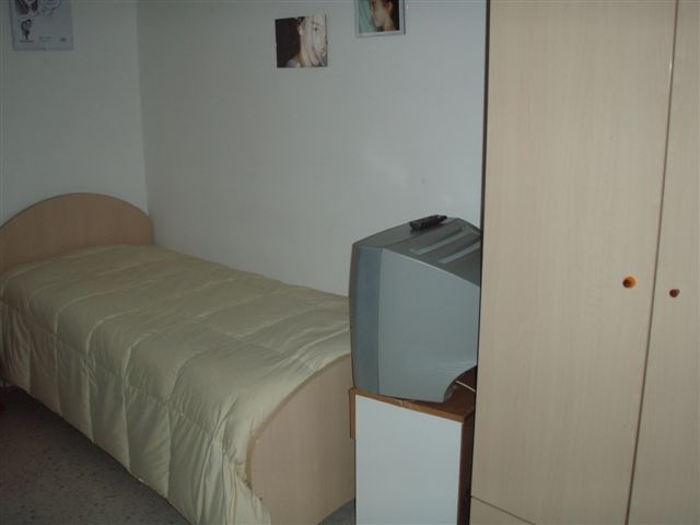 Posto letto (singolo) essenziale e funzionale