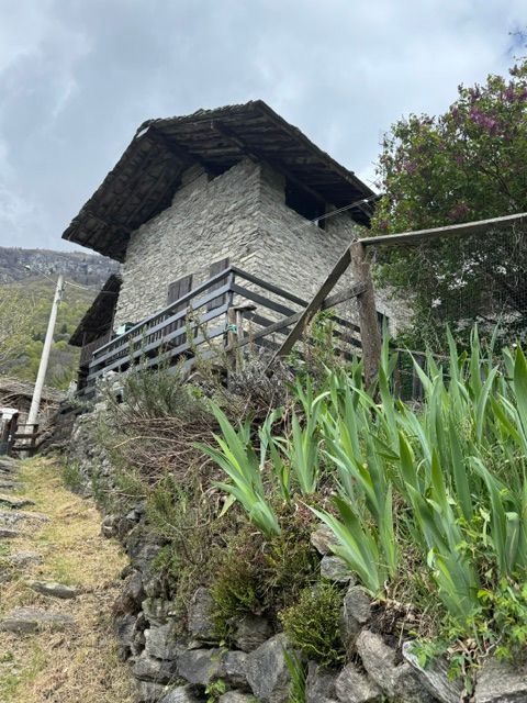 Casa indipendente con giardino e taverna