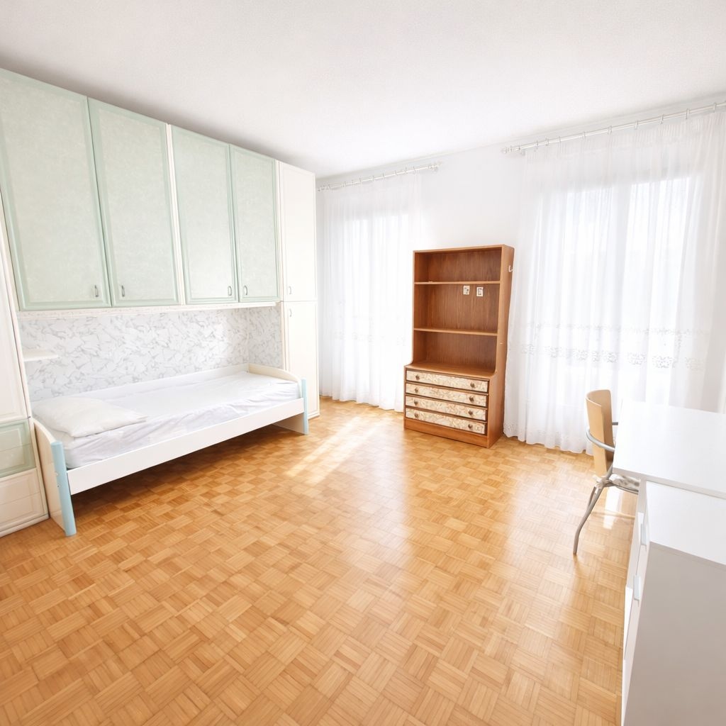 Stanza singola ampia con comodità studio