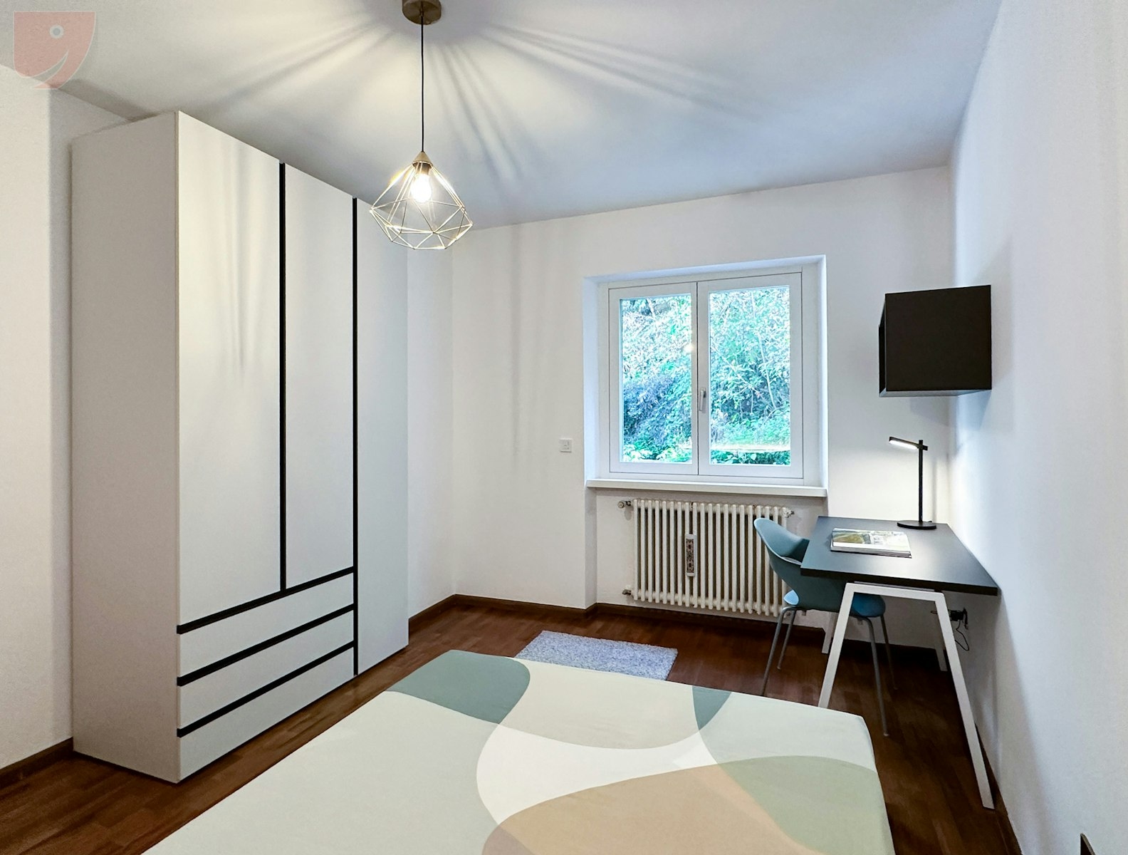 Graziosa singola dallo stile minimal