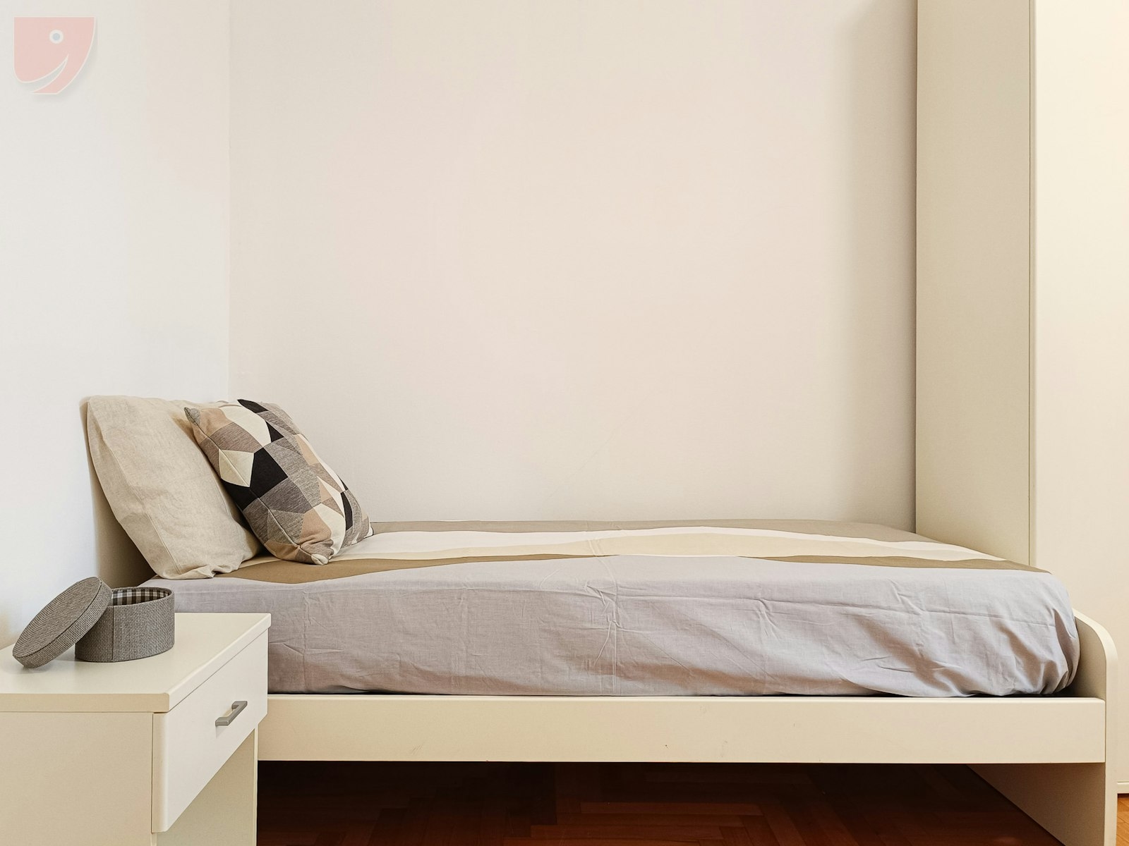 Bed Space in Double Room Next to the University!