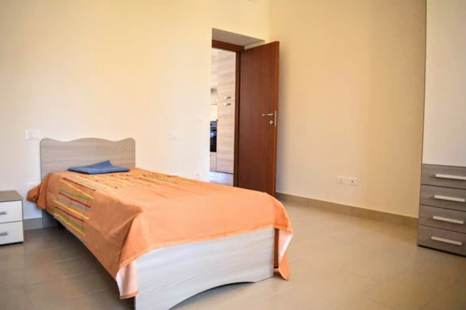 Affitto Stanza singola €300 - Verona, Via gaspare del carretto 10_2