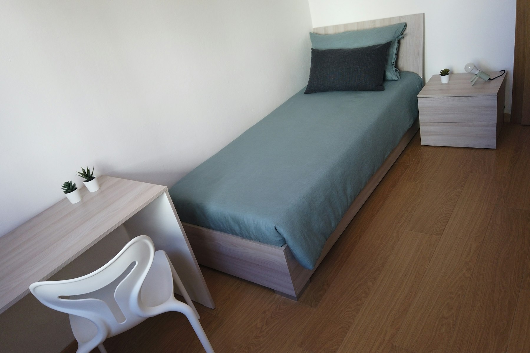 Singola dallo Stile Minimal in Appartamento da Tre