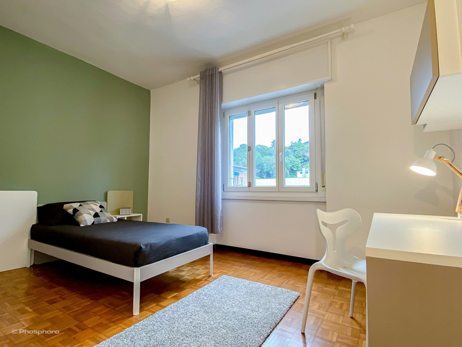 Graziosa Singola in Grande Appartamento