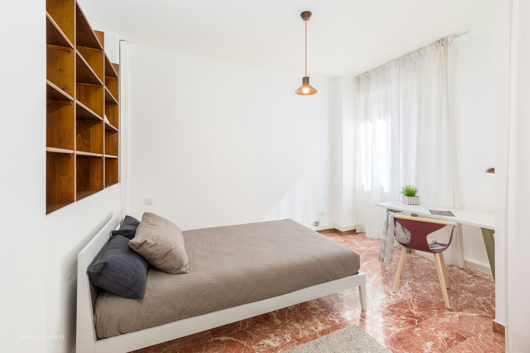 Spaziosa e Moderna Singola con Balcone