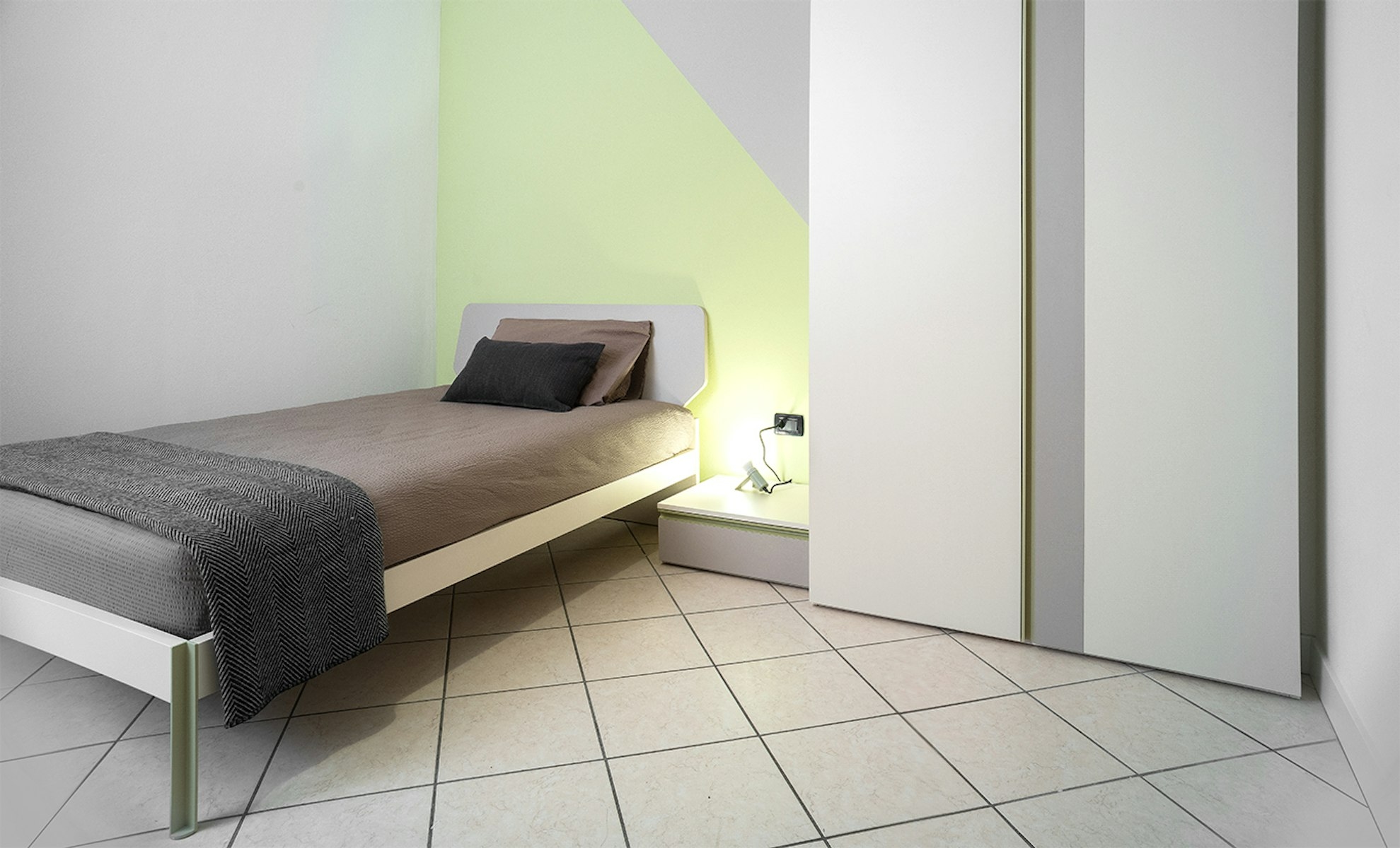 Luminosa Singola dal Design Accattivante