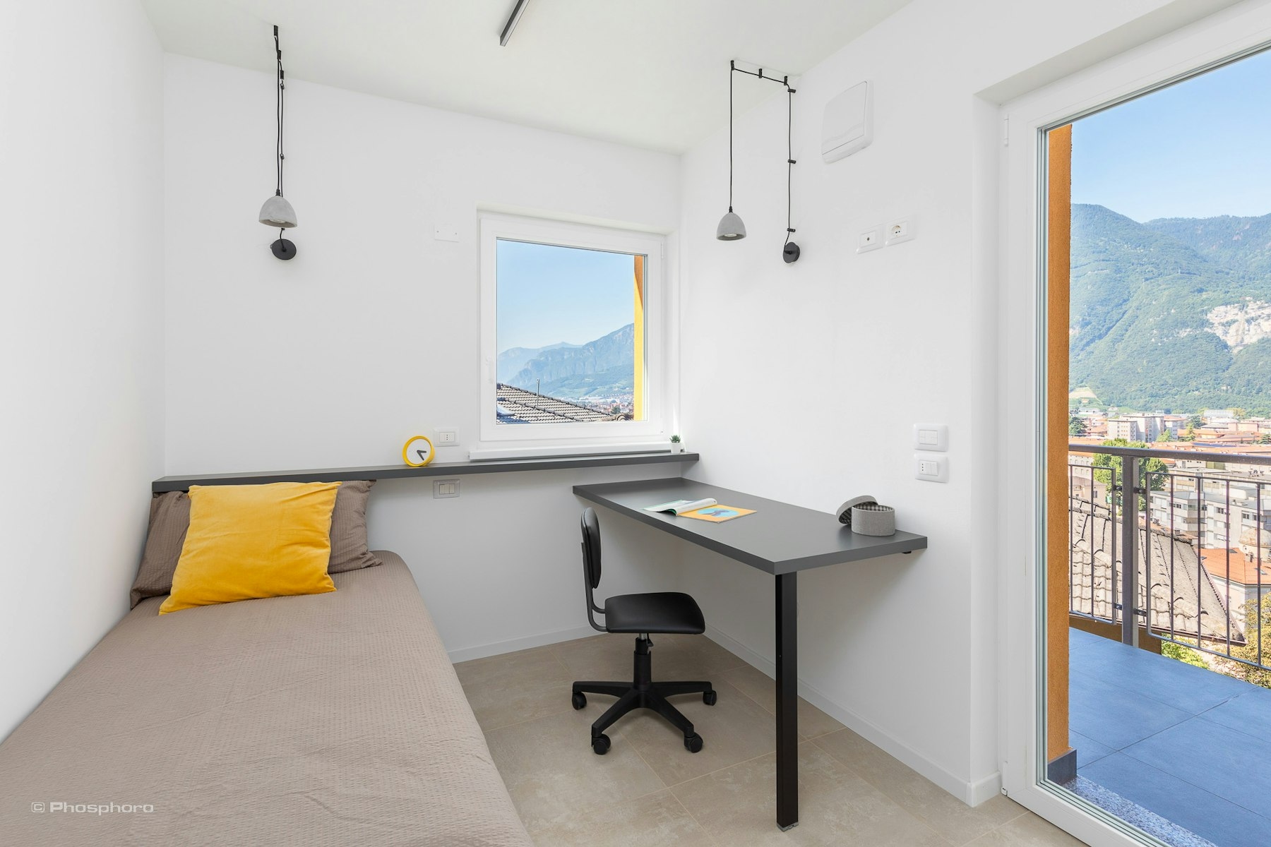 Luminosissima stanza con balcone privato in grazioso appartamento