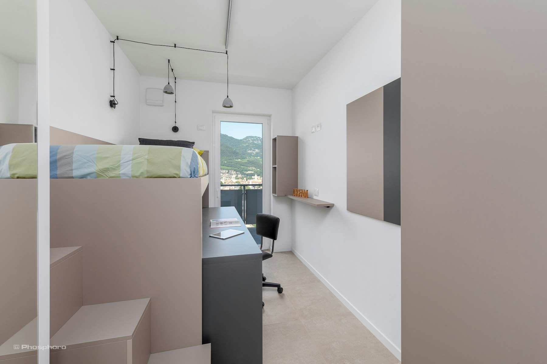 Originale singola dal design unico con grazioso balconcino