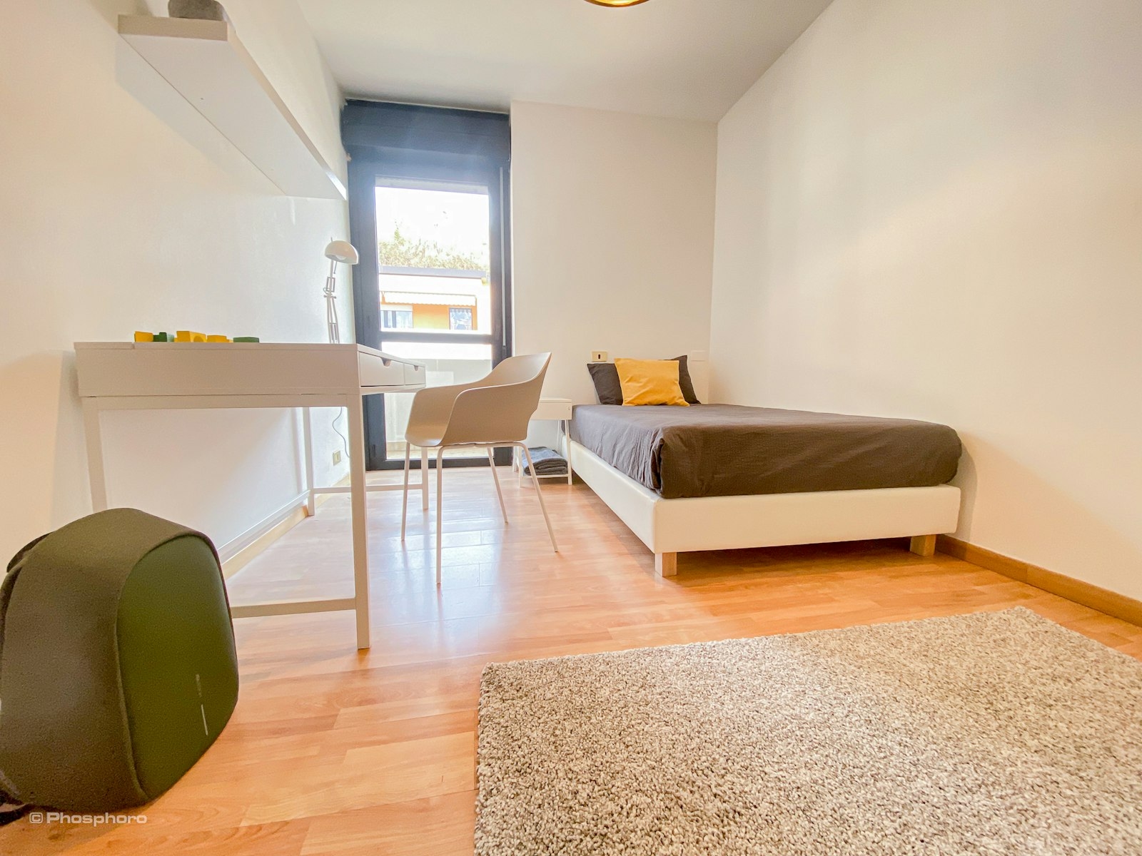 Graziosa Singola in Grande Appartamento