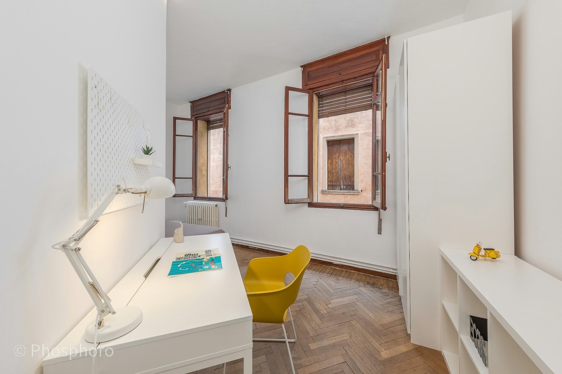 Luminosa singola dal design accattivante