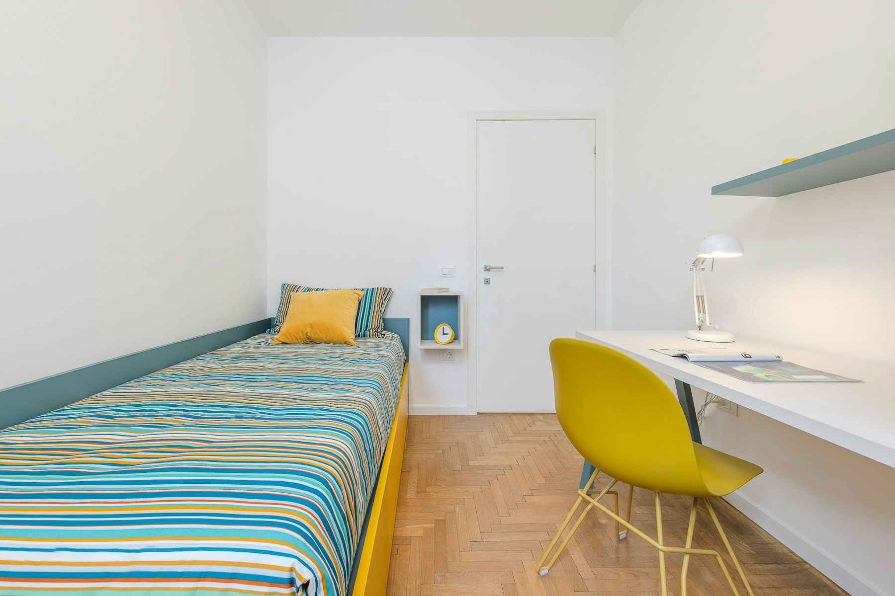 Singola dallo stile minimal con accenni a materiali naturali