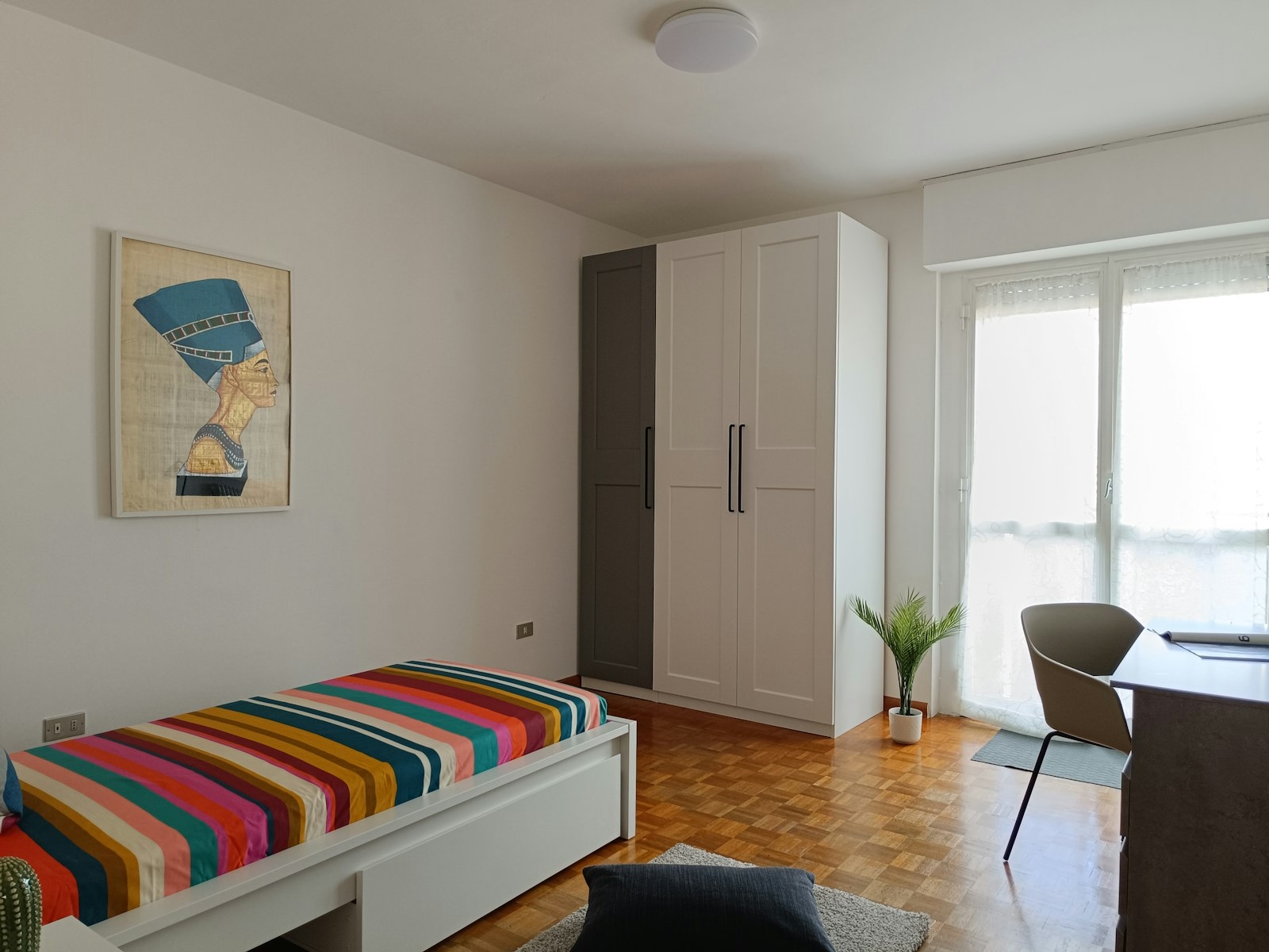 Stanza da 13,5 Mq con Accesso al Balcone