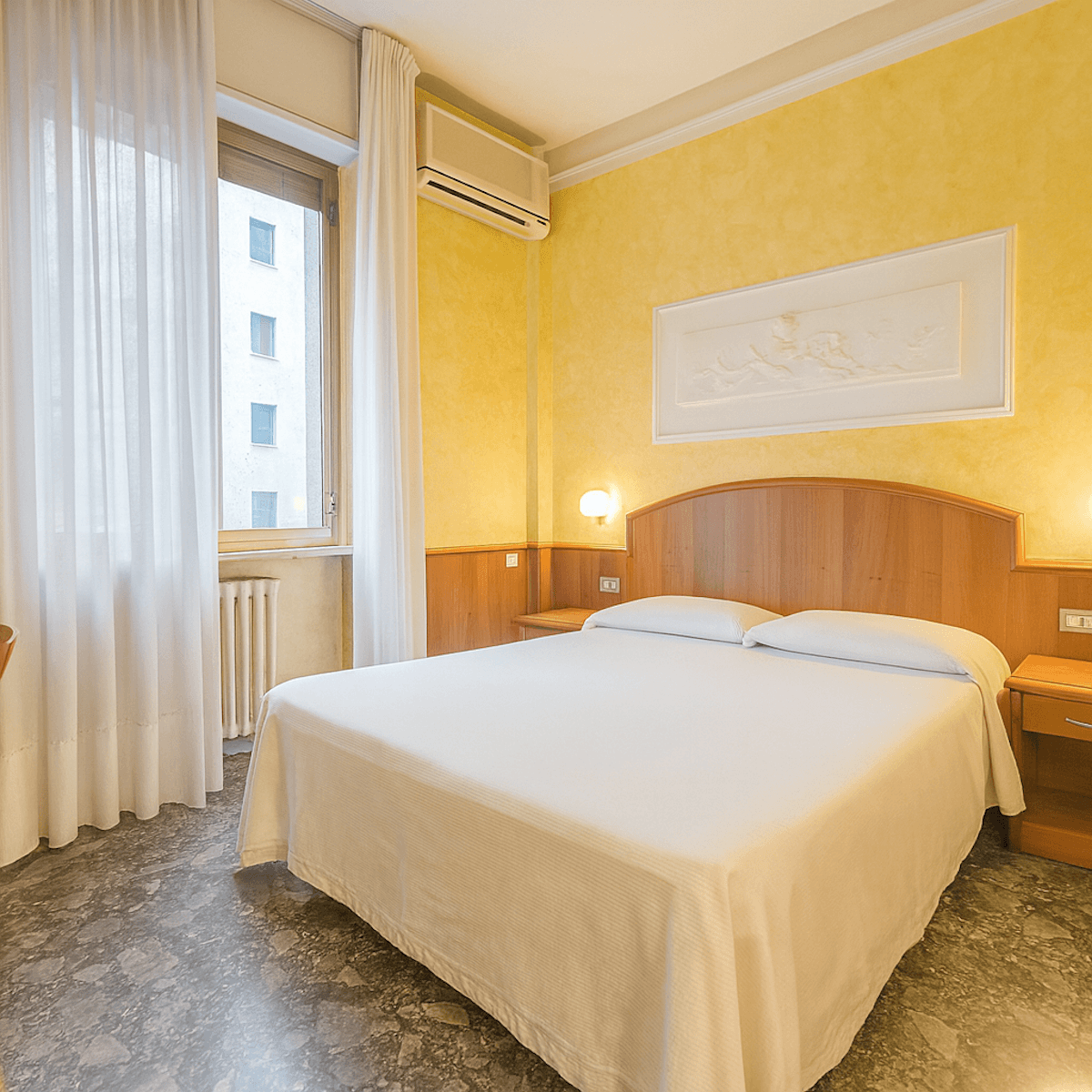 13 m2 di Camera + Bagno Privato, Clima e Prezzo All Inclusive