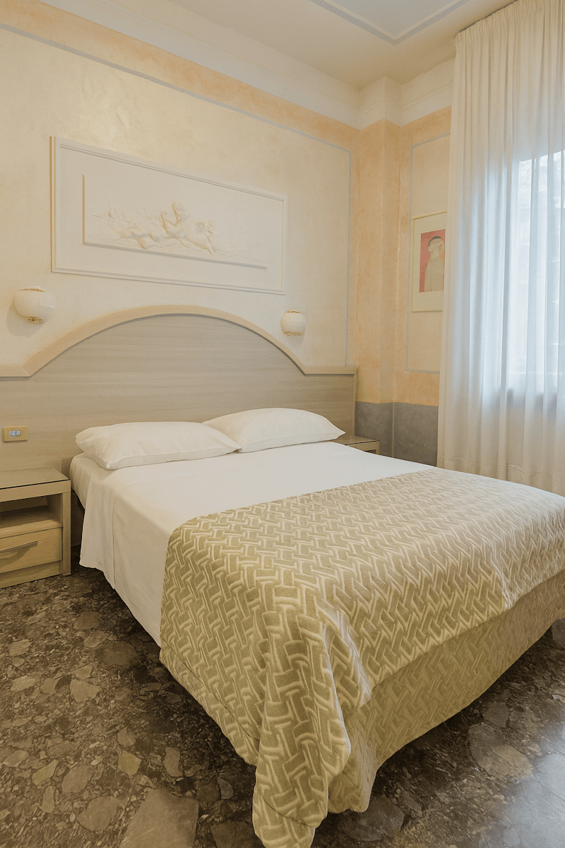 13 m2 di Camera + Bagno Privato, Clima e Prezzo All Inclusive