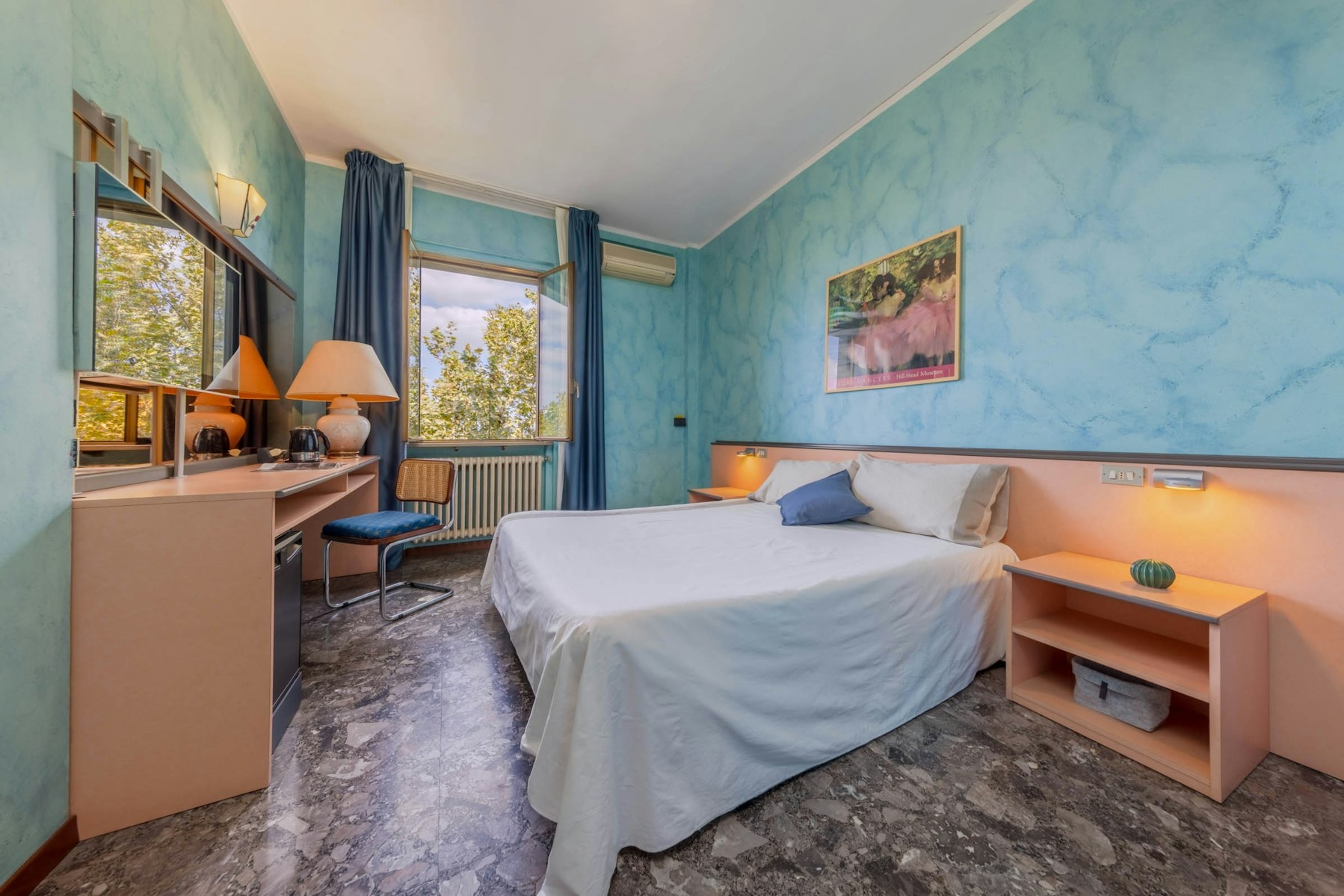 16 m2 di Camera + Bagno Privato, Clima e Prezzo All Inclusive