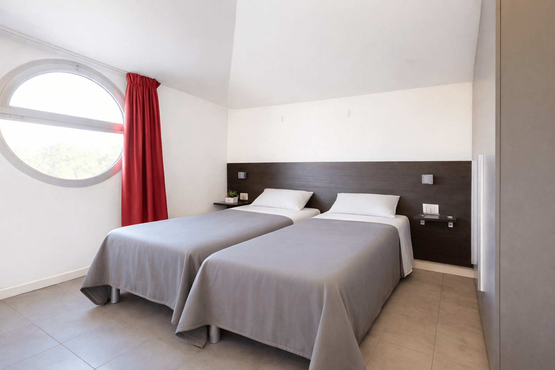 Affitto Posto in doppia €350 - Rimini, Viale trento 41