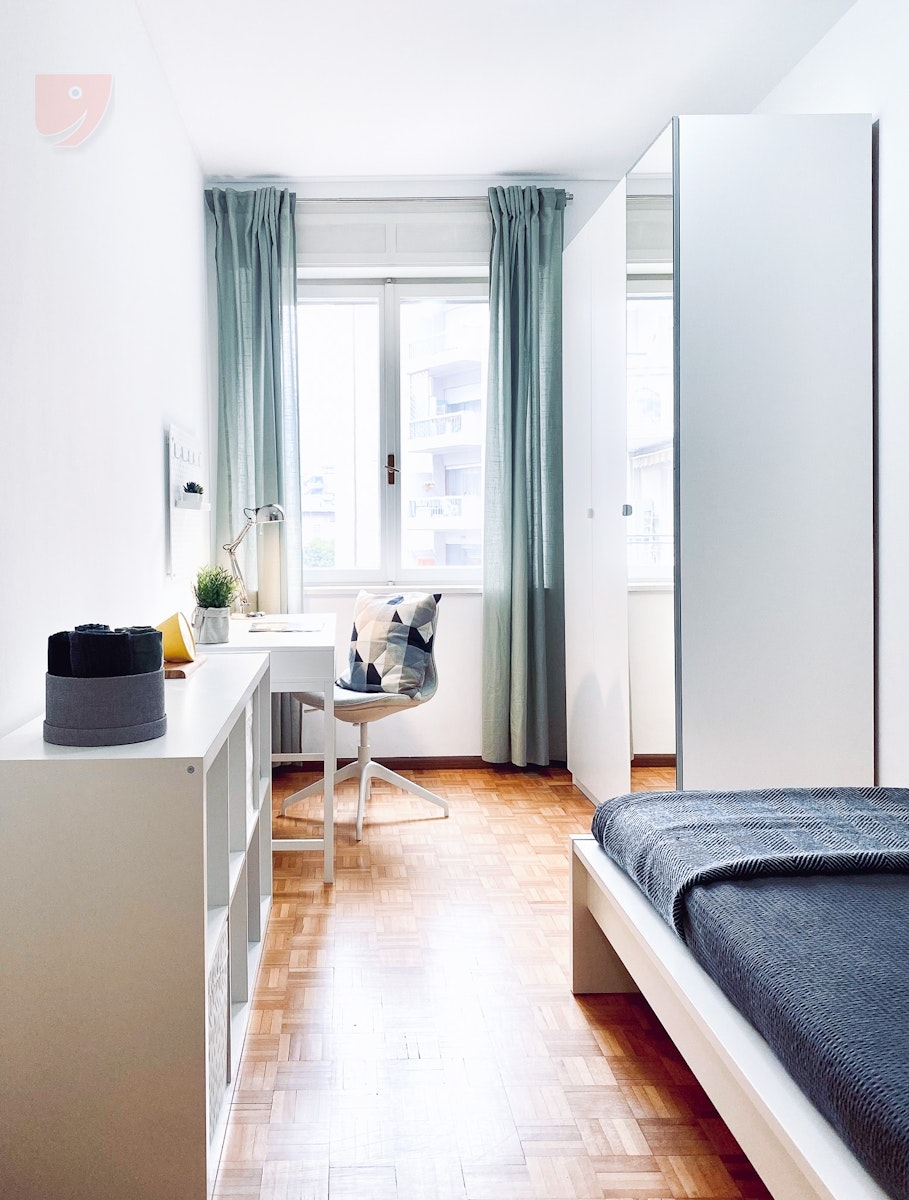 Singola Luminosa in Ampio Appartamento