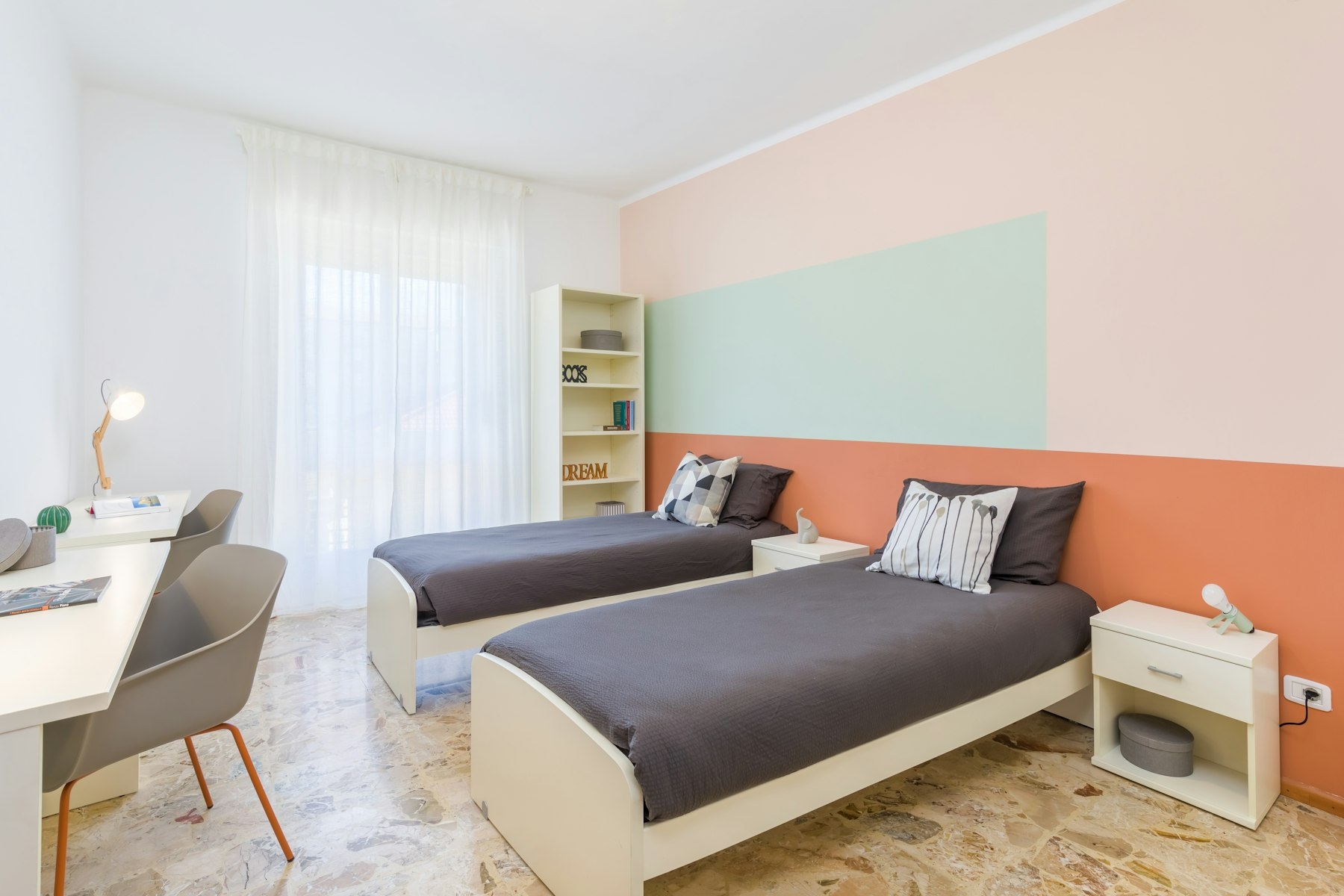 Posto in Doppia in Appartamento in Zona Centrale