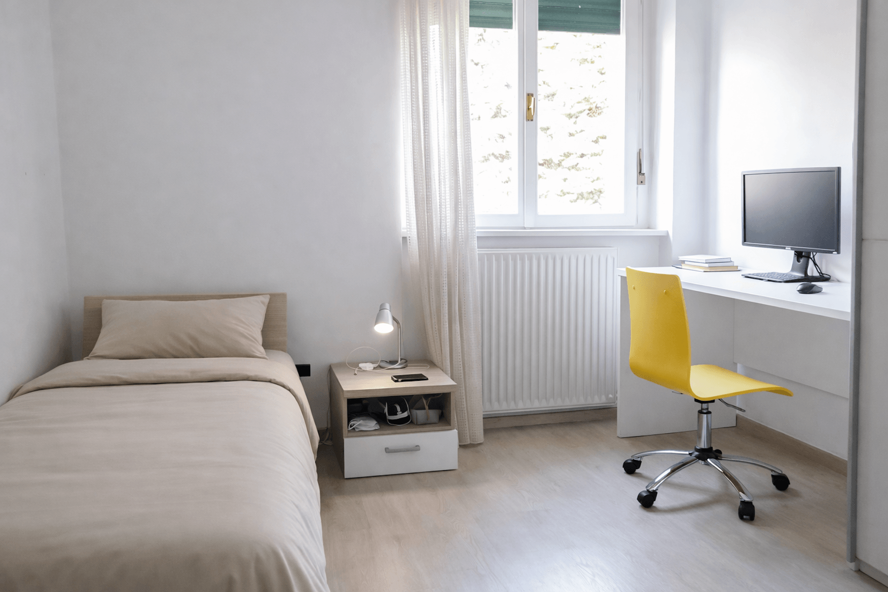 Stanza Singola con Divano Ideale per Ingegneria