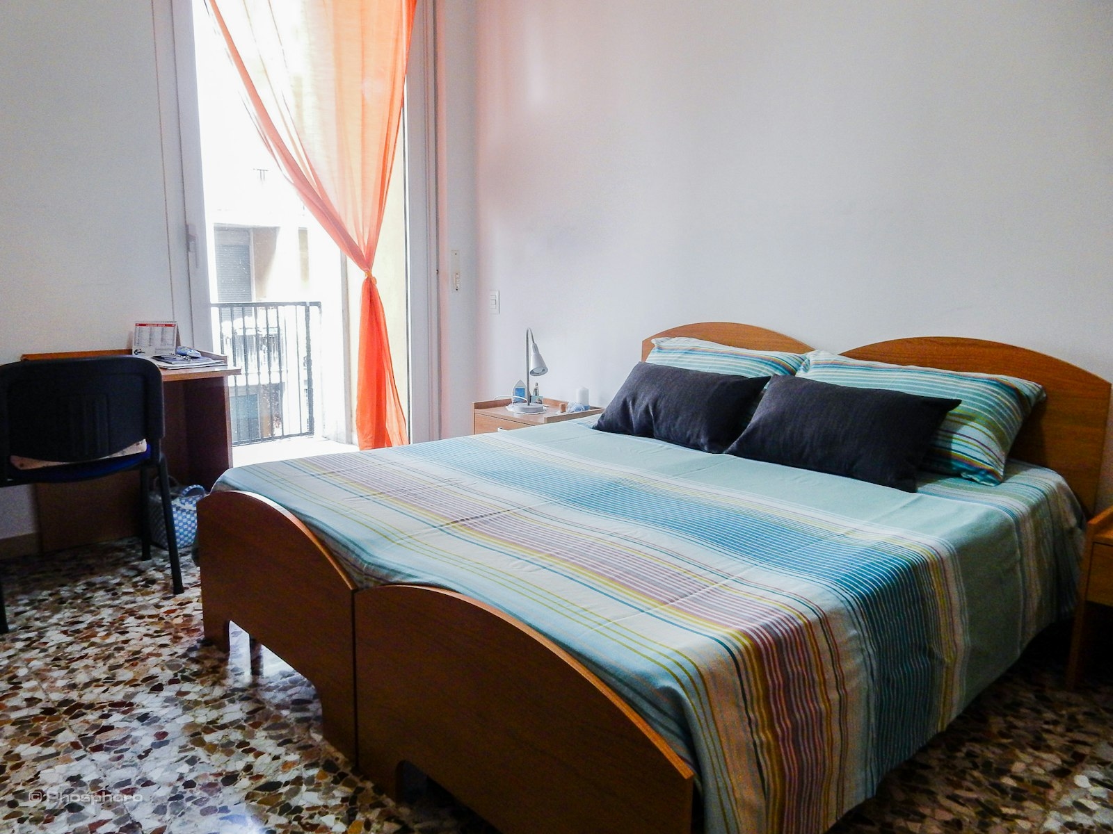 Spaziosa stanza con balcone