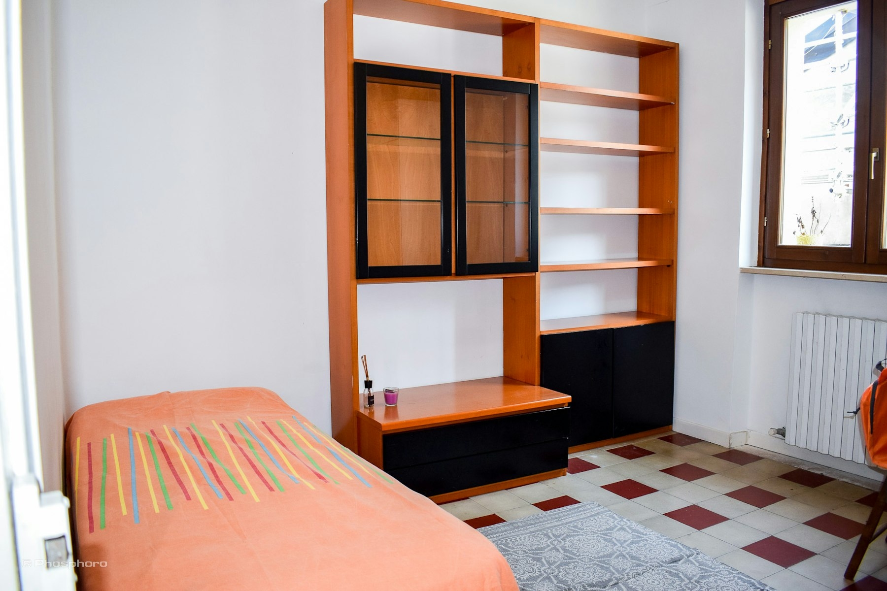 Graziosa singola dallo stile minimal