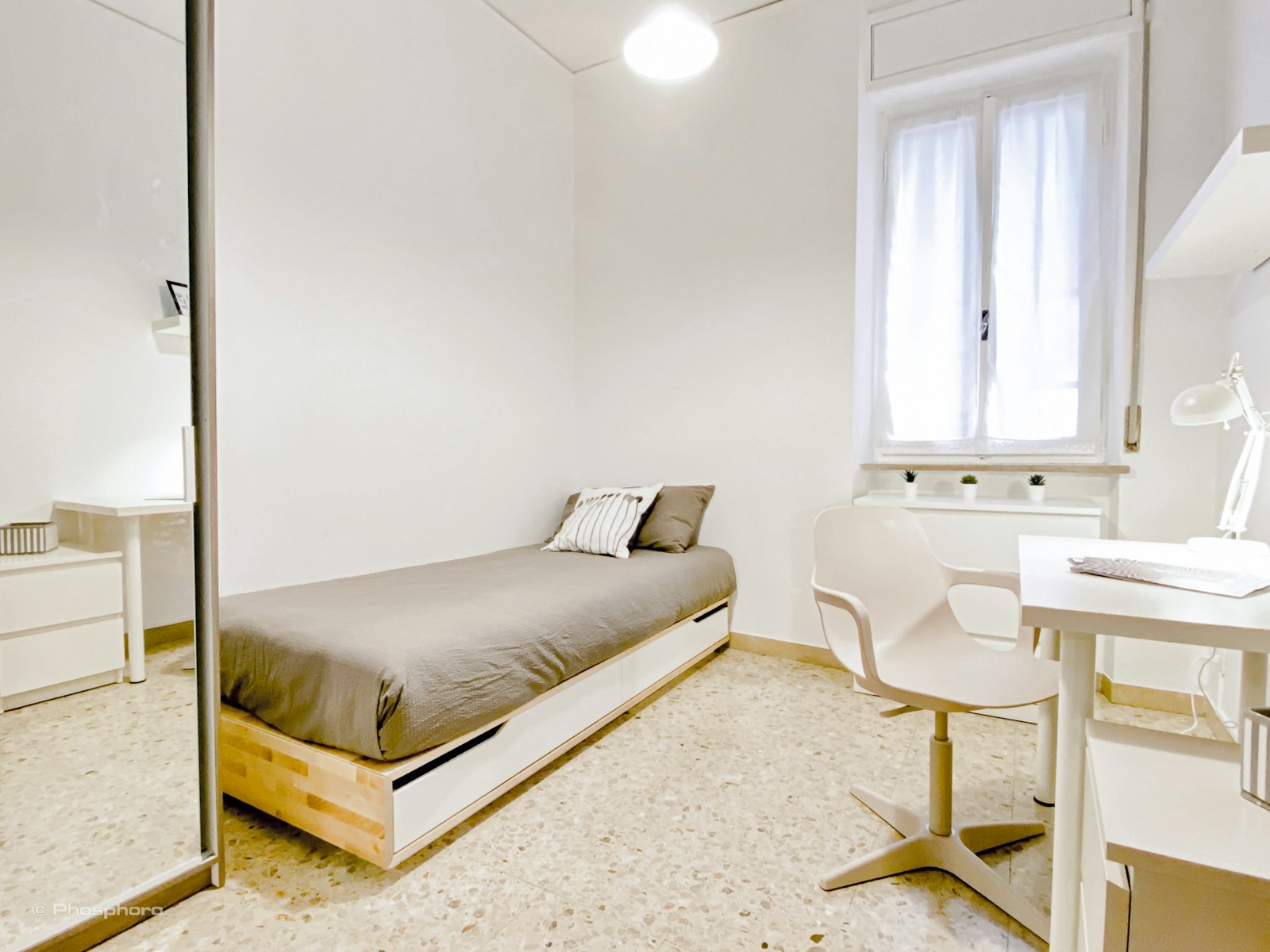 Graziosa singola dallo stile minimal