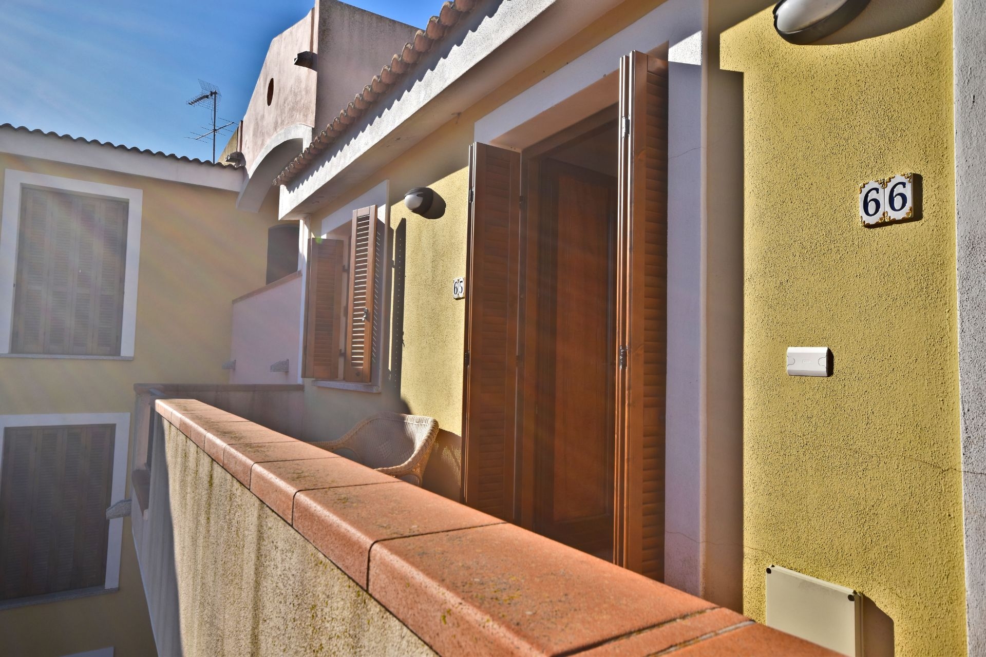 Accogliente 1° piano con balcone a Santa Teresa