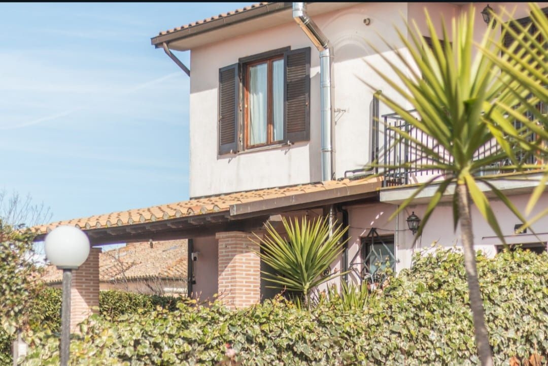 Casa a schiera ristrutturata a Farnese