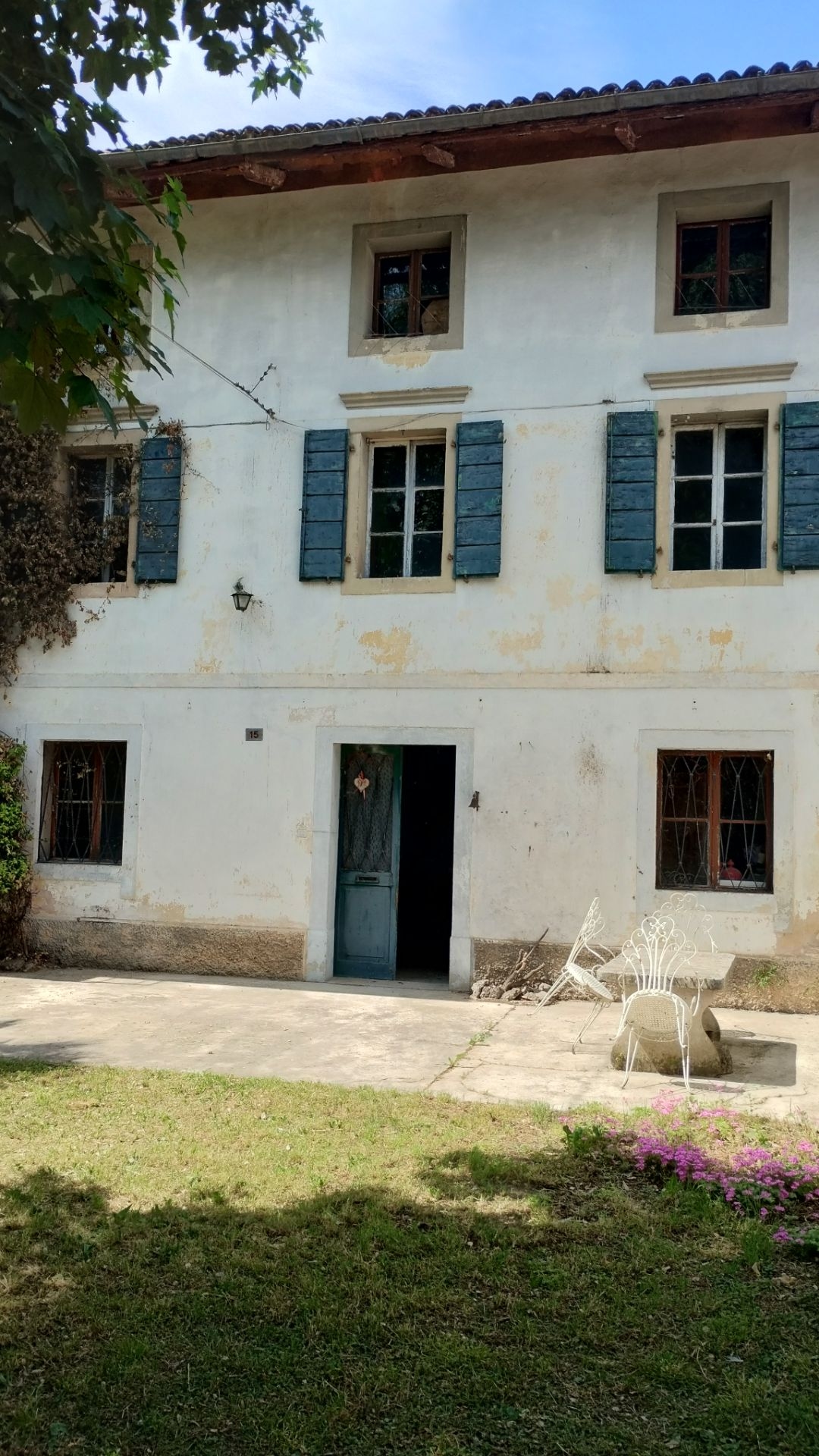 Rustico da ristrutturare con giardino