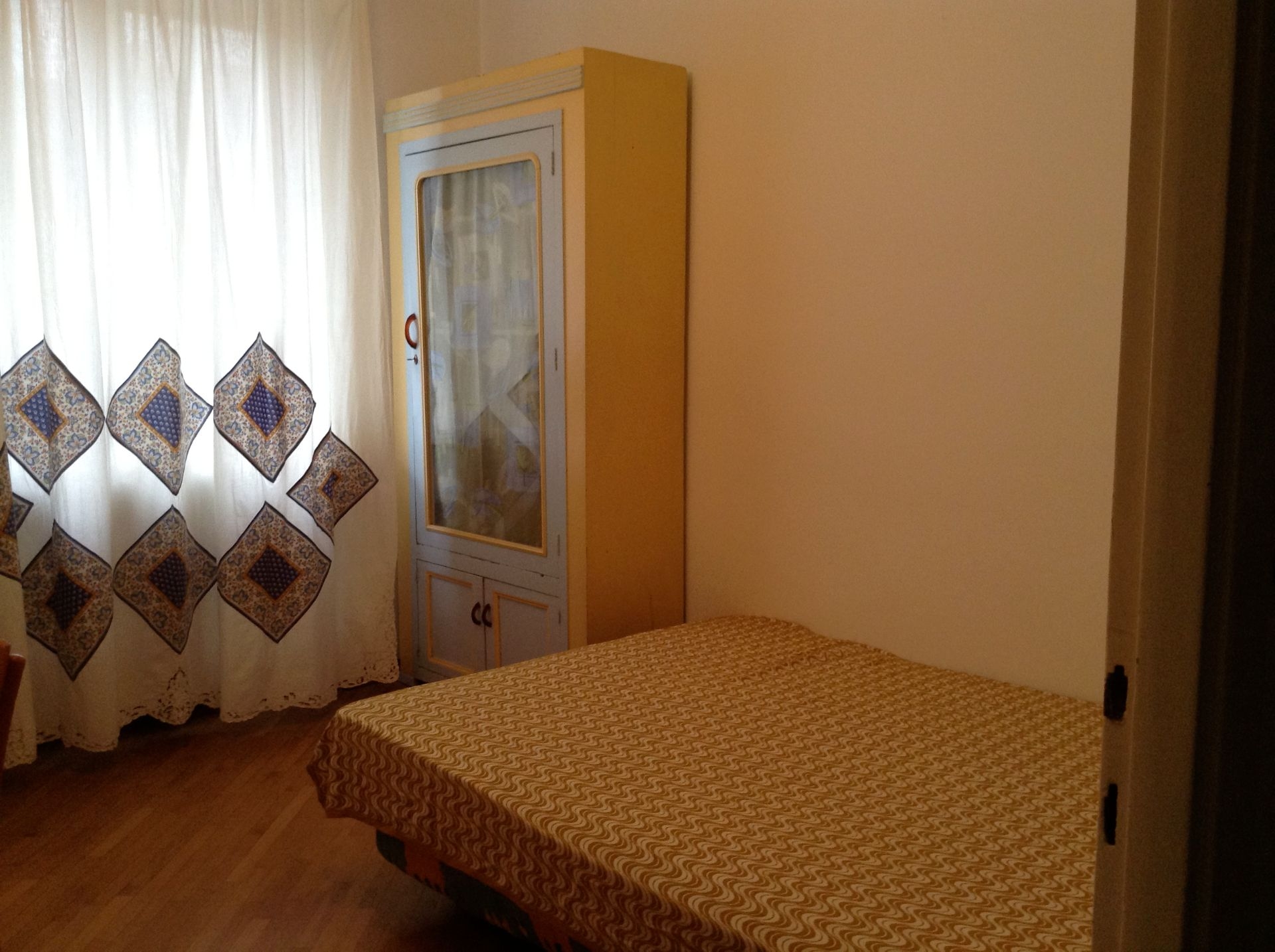 stanza a una piazza e mezza