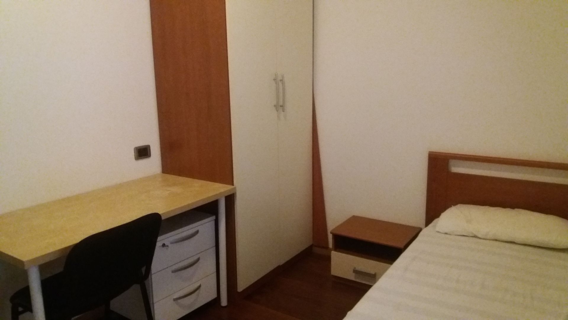 Singola confortevole e luminosa