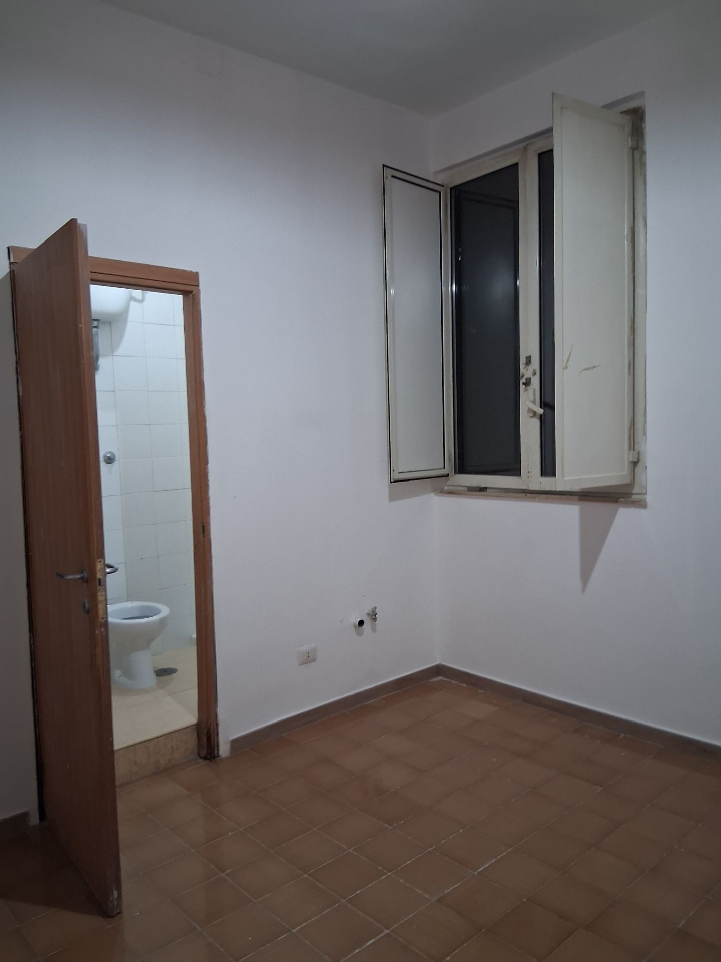 Monolocale arredato in Corso Novara