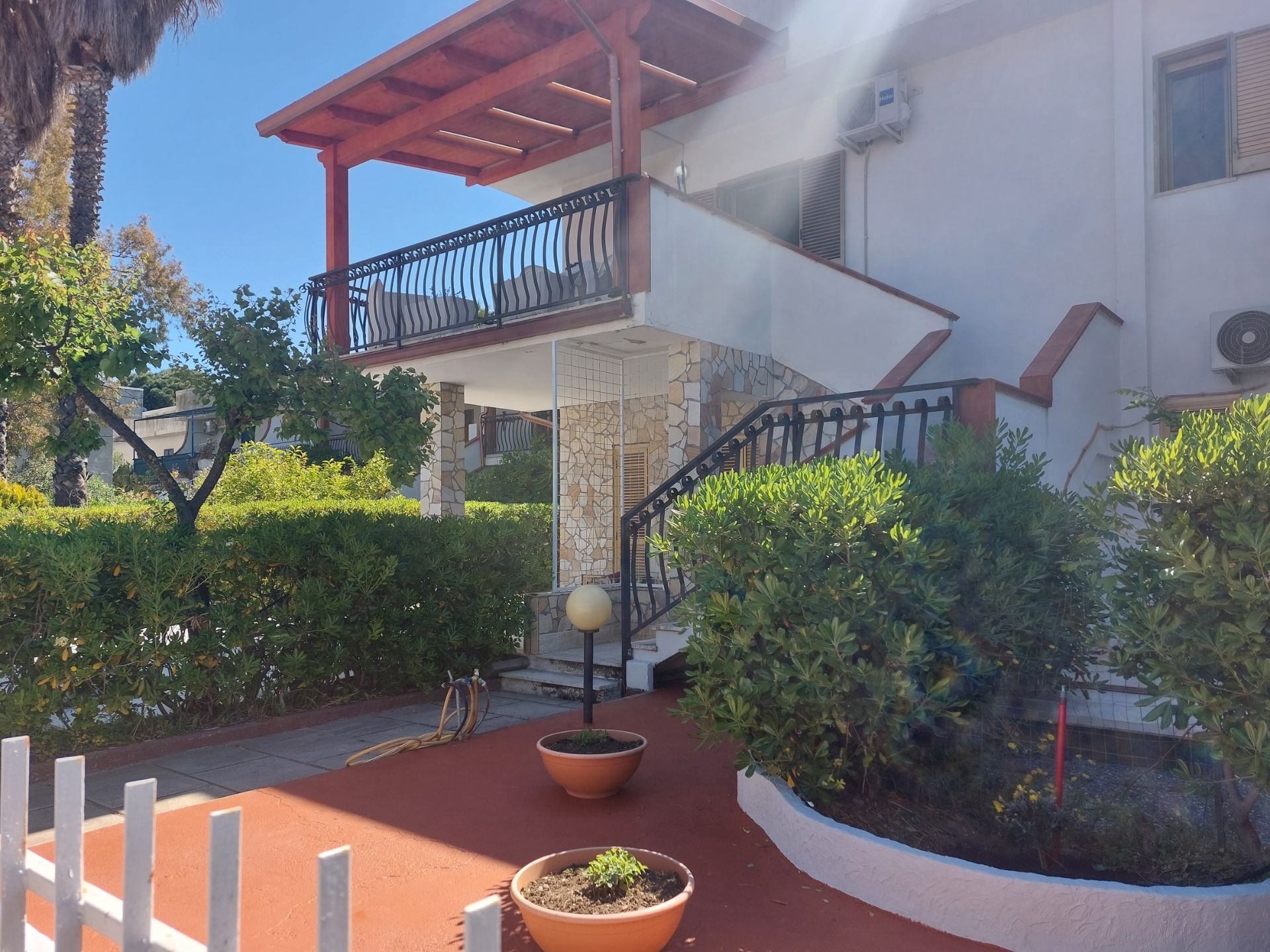 Casa a schiera con terrazza e giardino