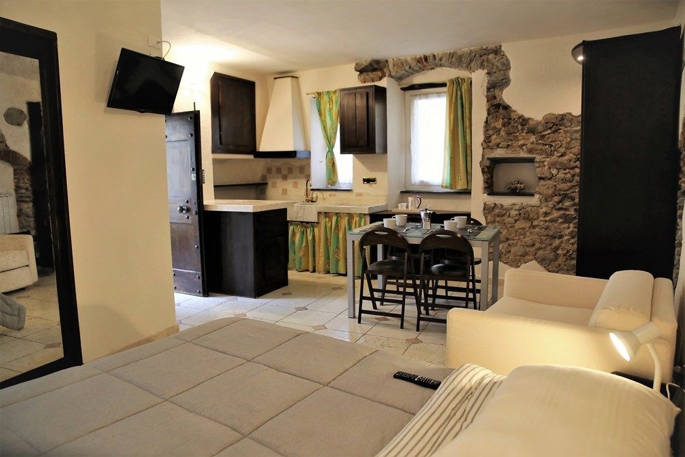 Grazioso monolocale arredato a Reboa