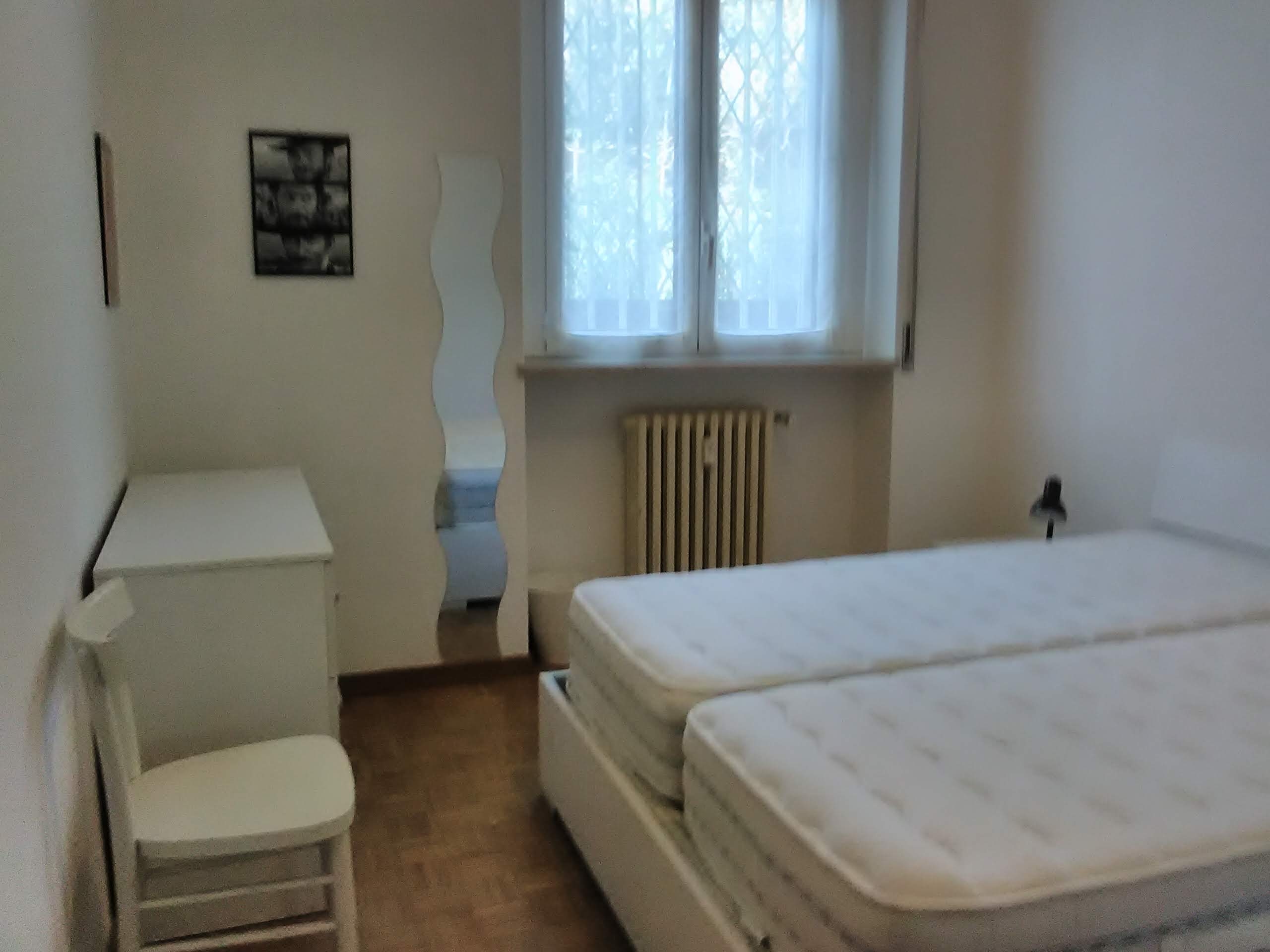 Spaziosa Stanza Matrimoniale con Comfort Moderni