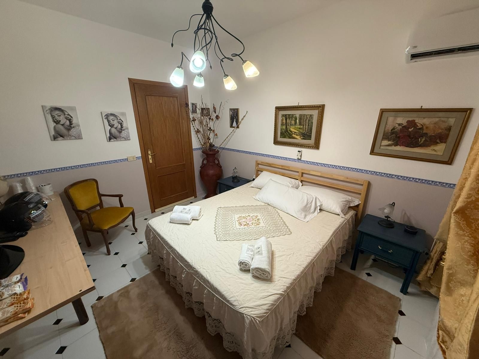 Single room — student accomodation with en-suite