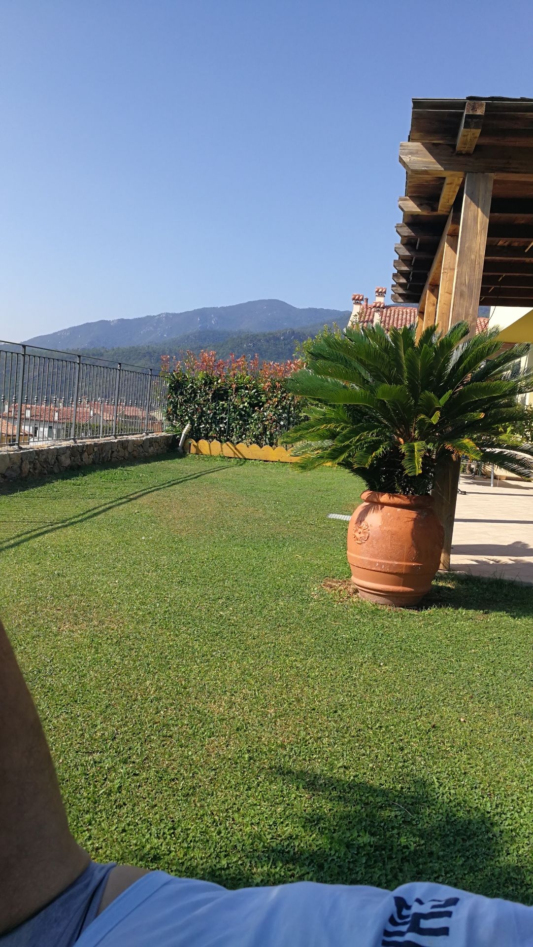 Villetta moderna con giardino e piscina