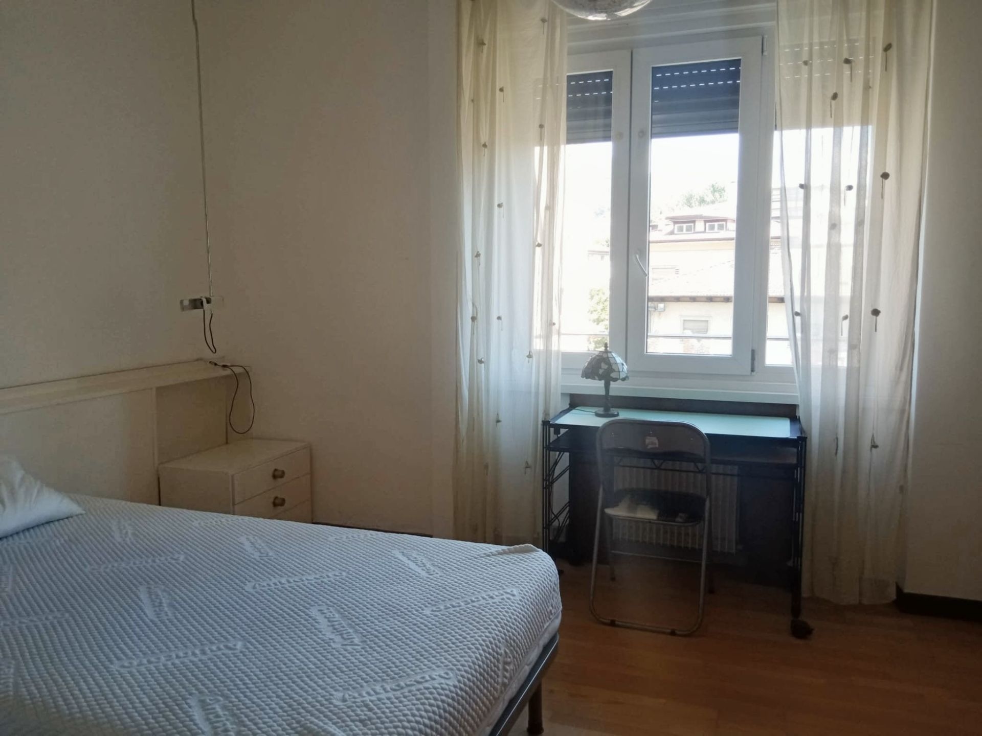 Stanza singola comoda con ampio armadio