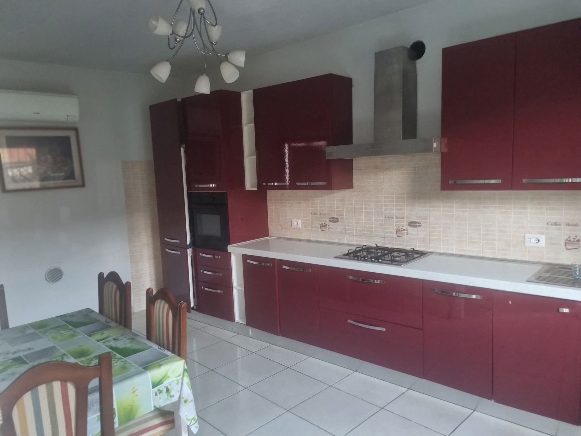 Accogliente casa schiera con 2 bagni