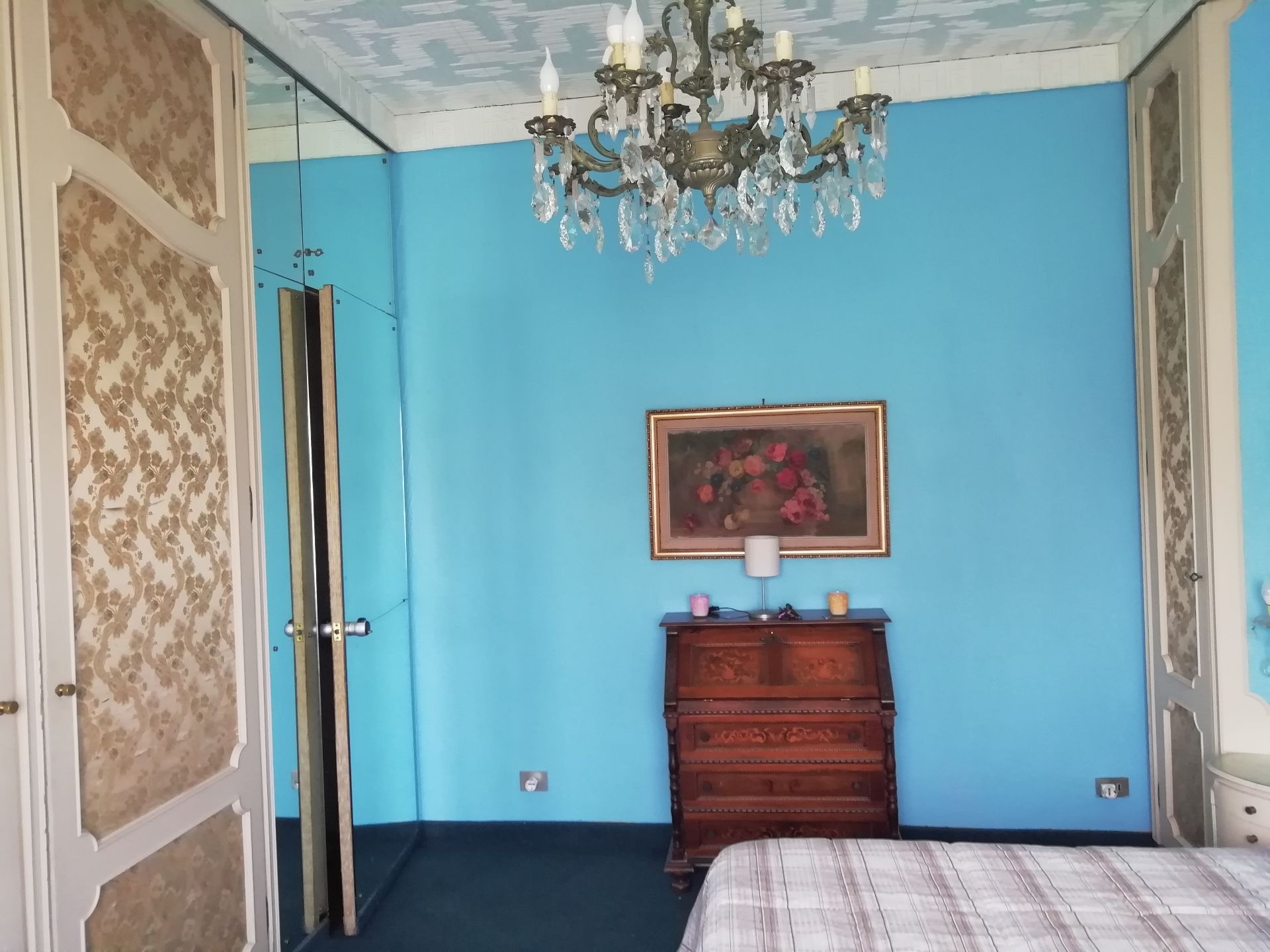 Stanza singola luminosa con balcone